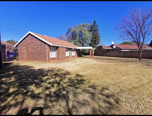 3 BEDROOM HOUSE FOR SALE IN GOLF PARK